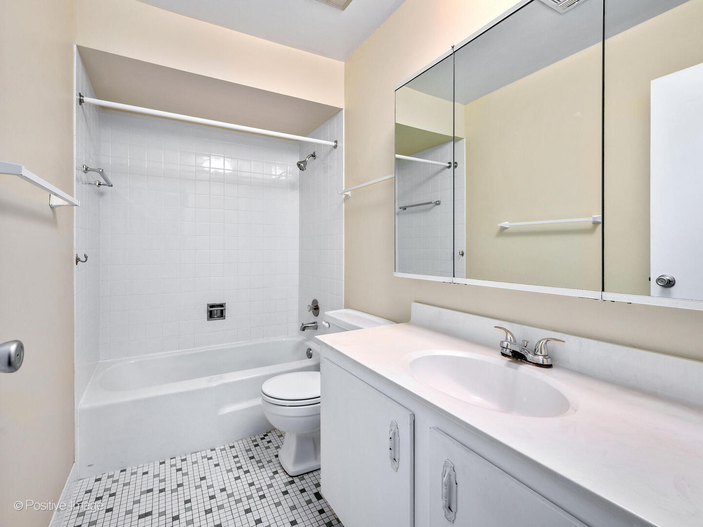 7510 Farmingdale Drive #208, Darien, IL 60561