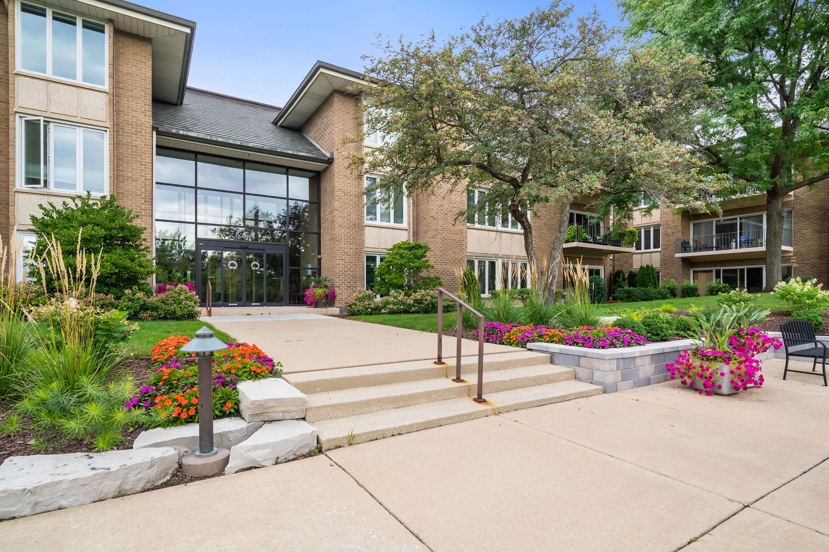1 Oak Brook Club Drive #A211, Oak Brook, IL 60523