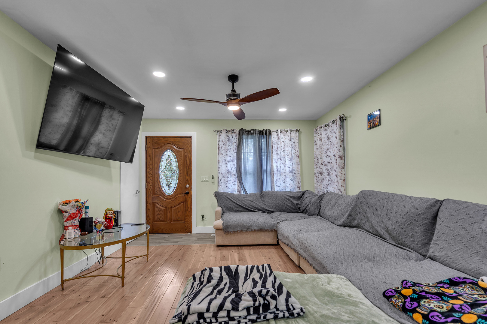 6641 Peach Tree Street, Hanover Park, IL 60133