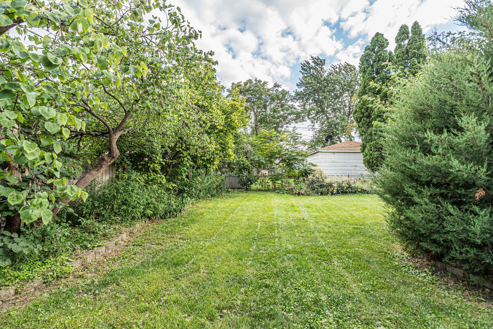 6641 Peach Tree Street, Hanover Park, IL 60133