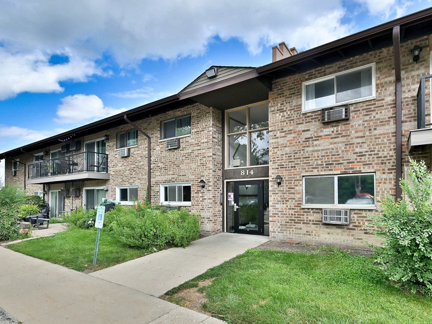 814 E Old Willow Road #212, Prospect Heights, IL 60070