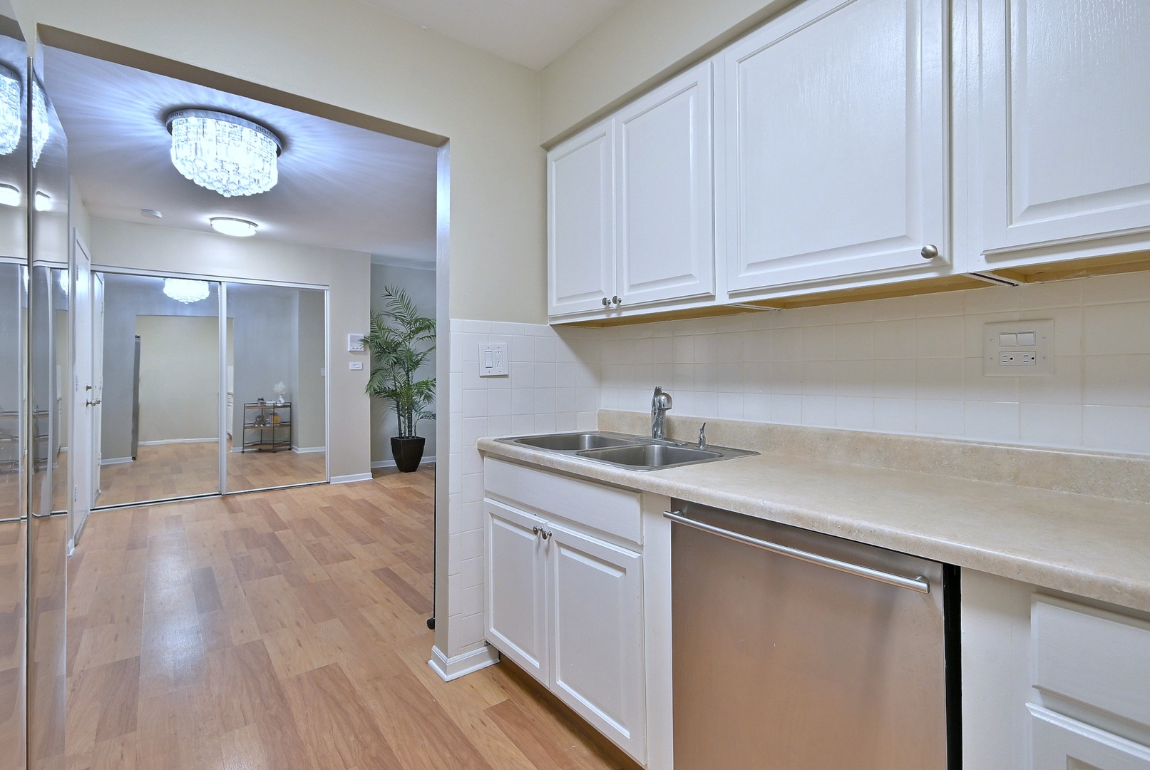 814 E Old Willow Road #212, Prospect Heights, IL 60070