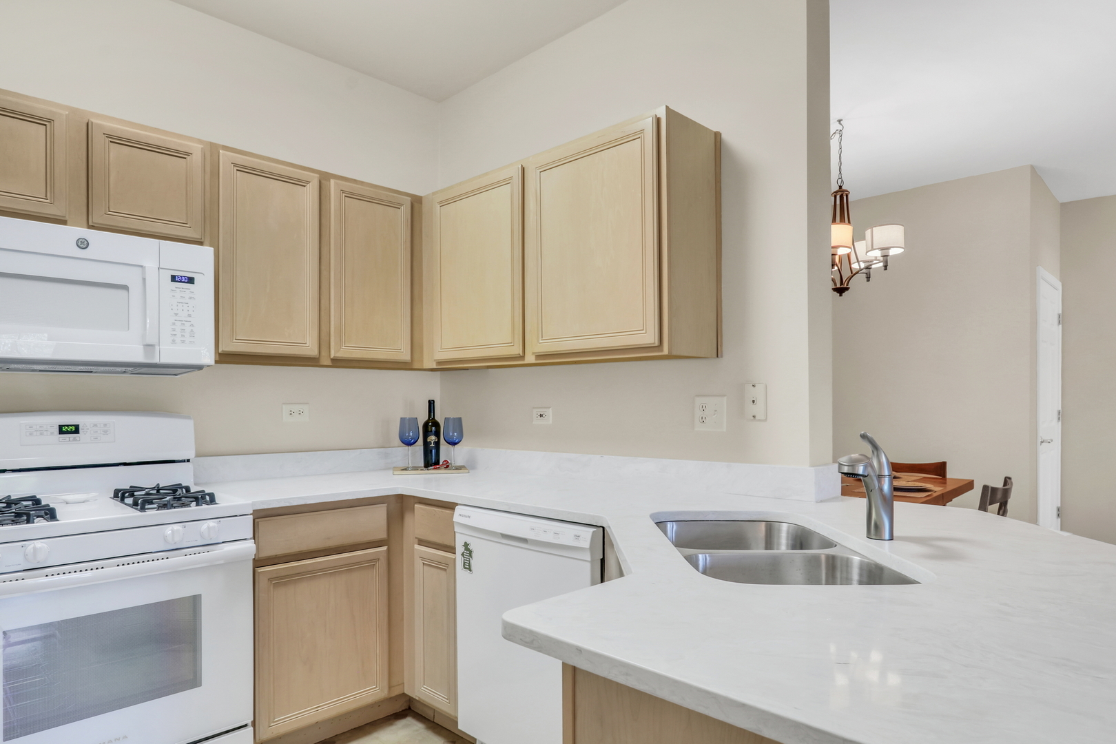 3275 Stratford Court #1A, Lake Bluff, IL 60044
