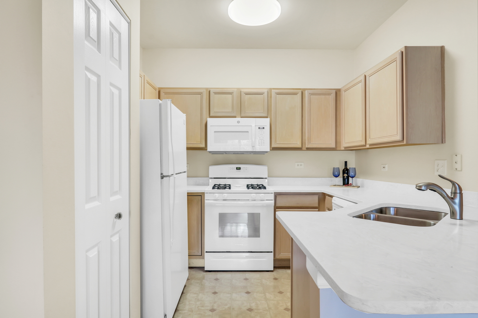 3275 Stratford Court #1A, Lake Bluff, IL 60044