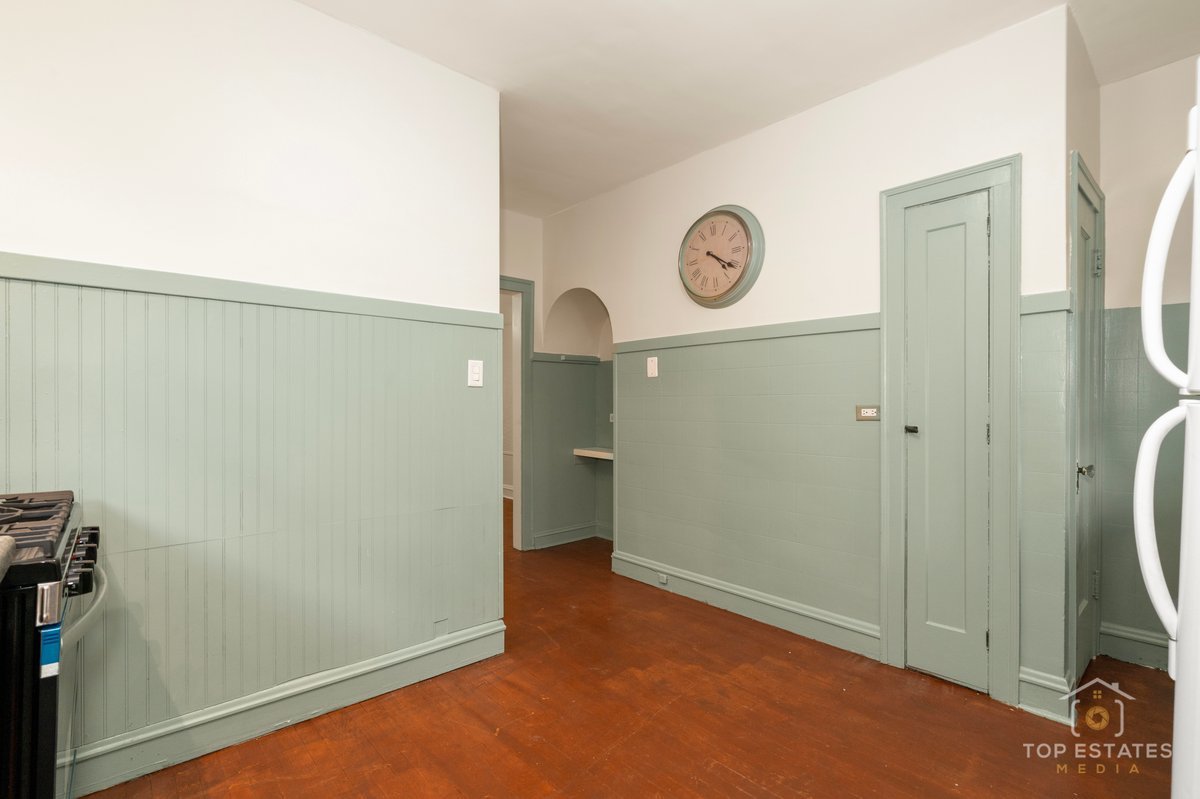 6738 N Rockwell Street #2, Chicago, IL 60645