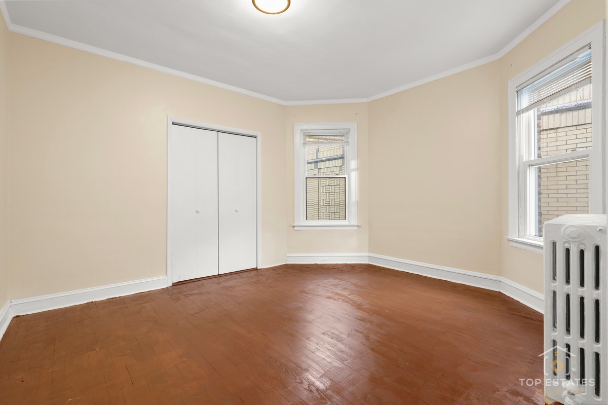 6738 N Rockwell Street #2, Chicago, IL 60645