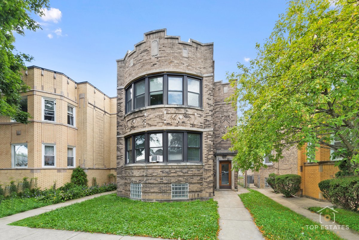 6738 N Rockwell Street #2, Chicago, IL 60645