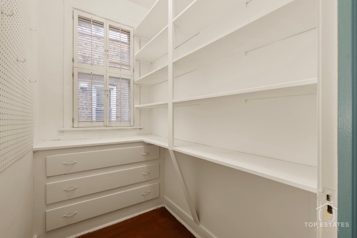 6738 N Rockwell Street #2, Chicago, IL 60645