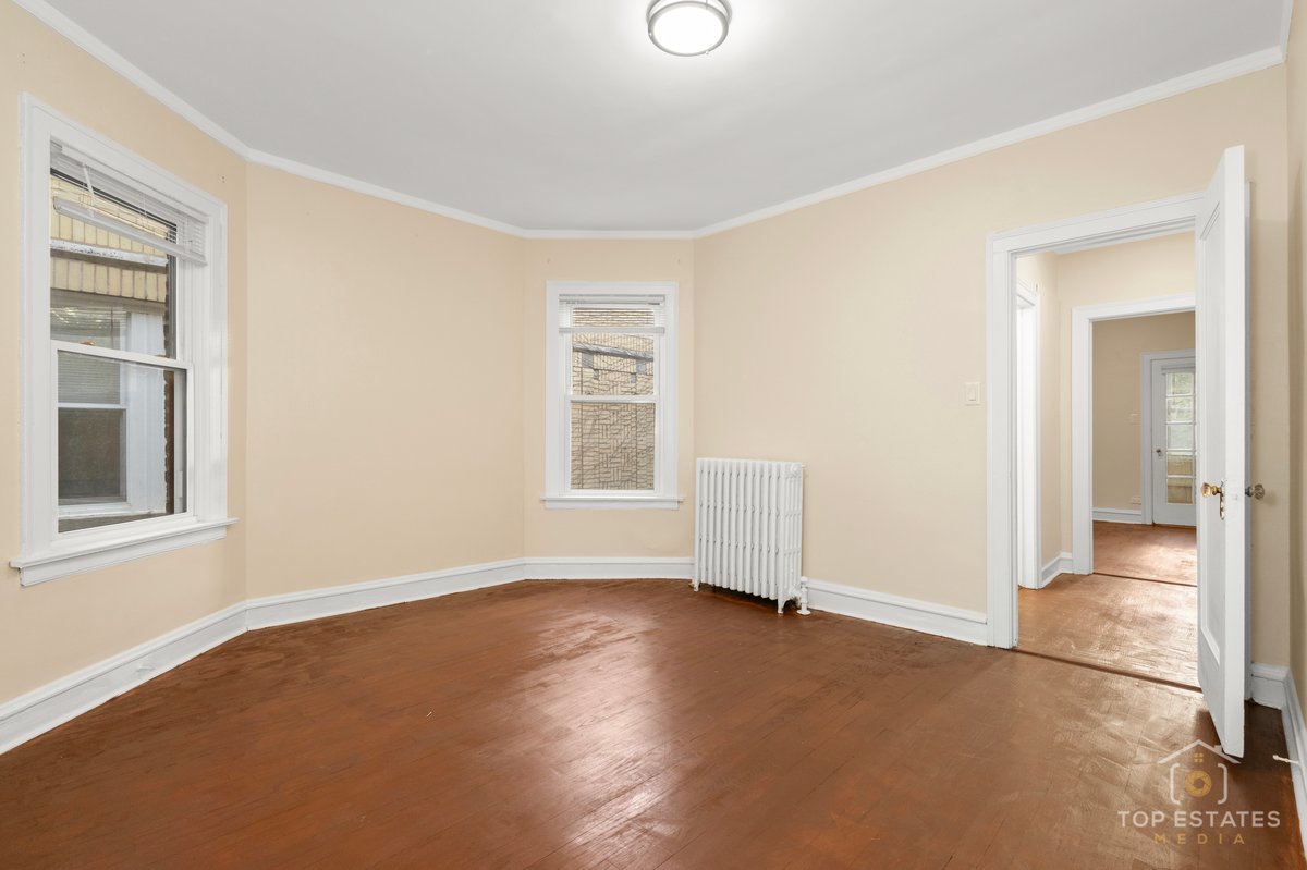 6738 N Rockwell Street #2, Chicago, IL 60645