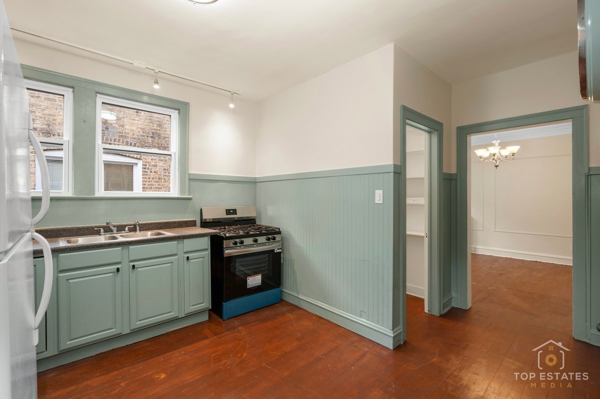 6738 N Rockwell Street #2, Chicago, IL 60645