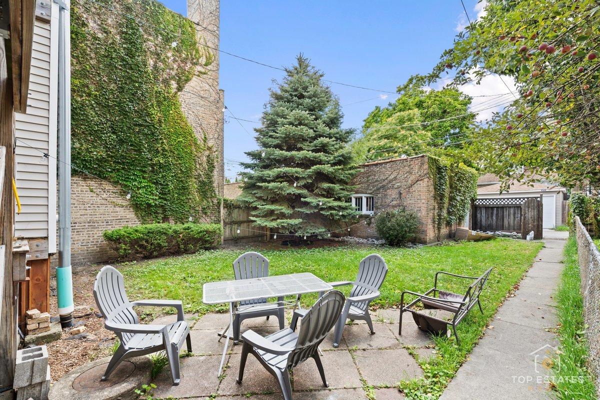 6738 N Rockwell Street #2, Chicago, IL 60645