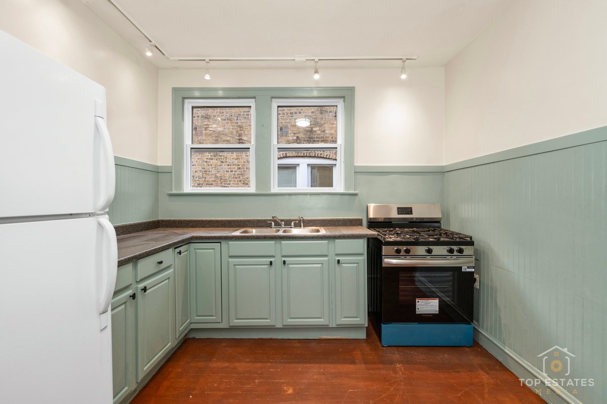 6738 N Rockwell Street #2, Chicago, IL 60645