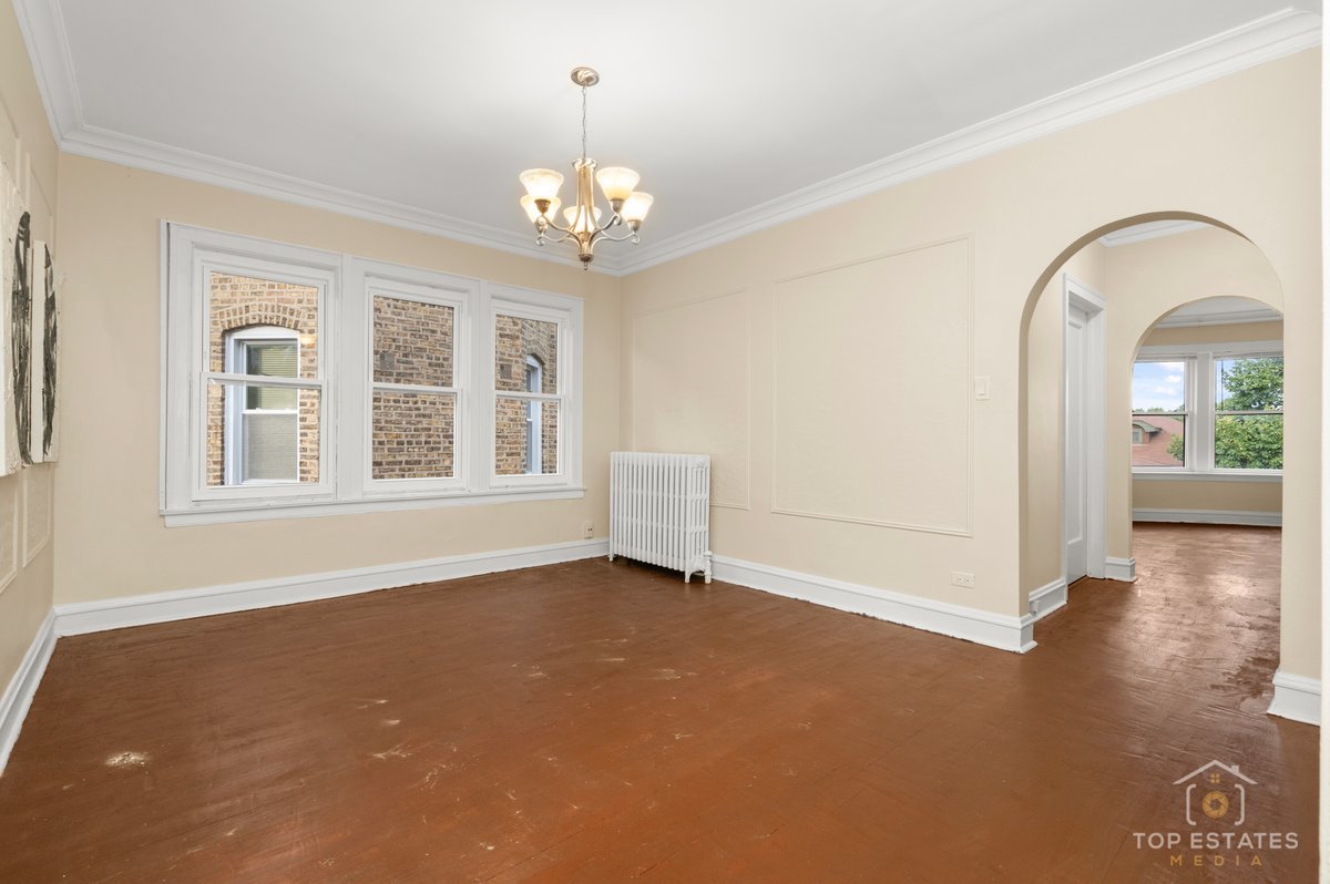 6738 N Rockwell Street #2, Chicago, IL 60645