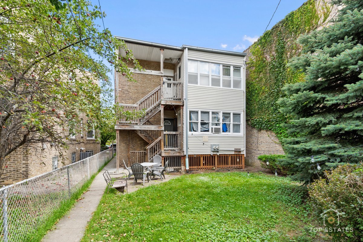 6738 N Rockwell Street #2, Chicago, IL 60645