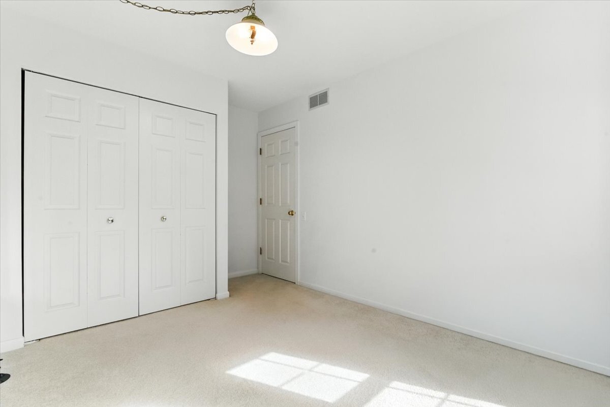 880 Savanna Springs Drive, Lake Villa, IL 60046