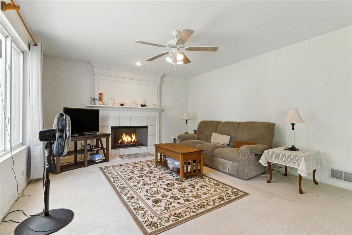 880 Savanna Springs Drive, Lake Villa, IL 60046