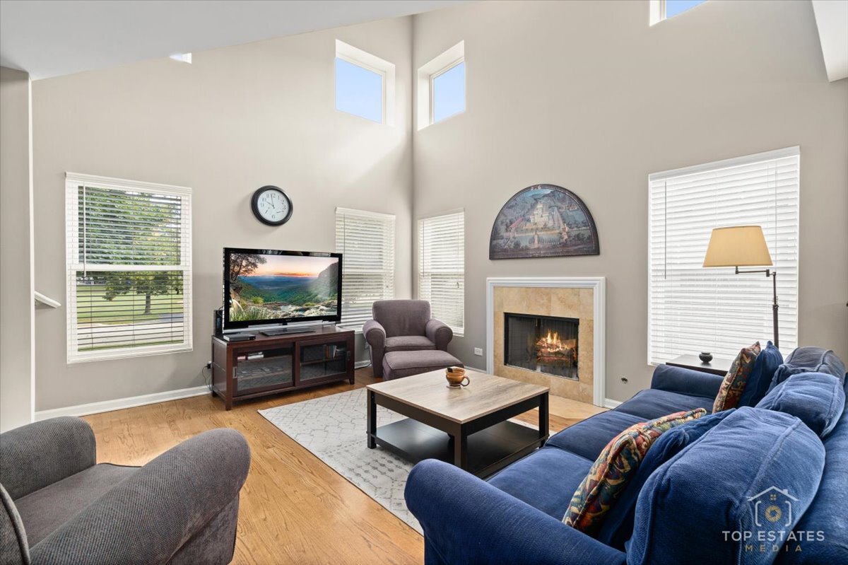 1651 PAULINE Circle #1651, Mundelein, IL 60060