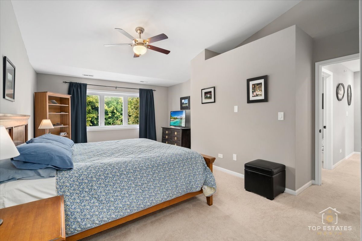 1651 PAULINE Circle #1651, Mundelein, IL 60060