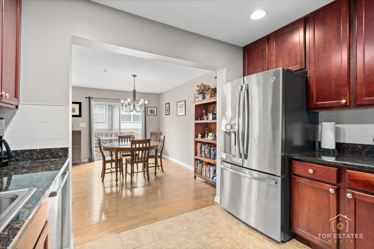 1651 PAULINE Circle #1651, Mundelein, IL 60060
