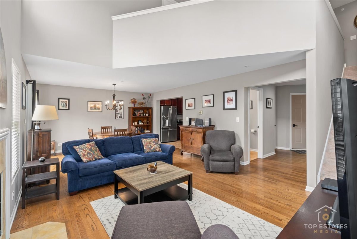 1651 PAULINE Circle #1651, Mundelein, IL 60060