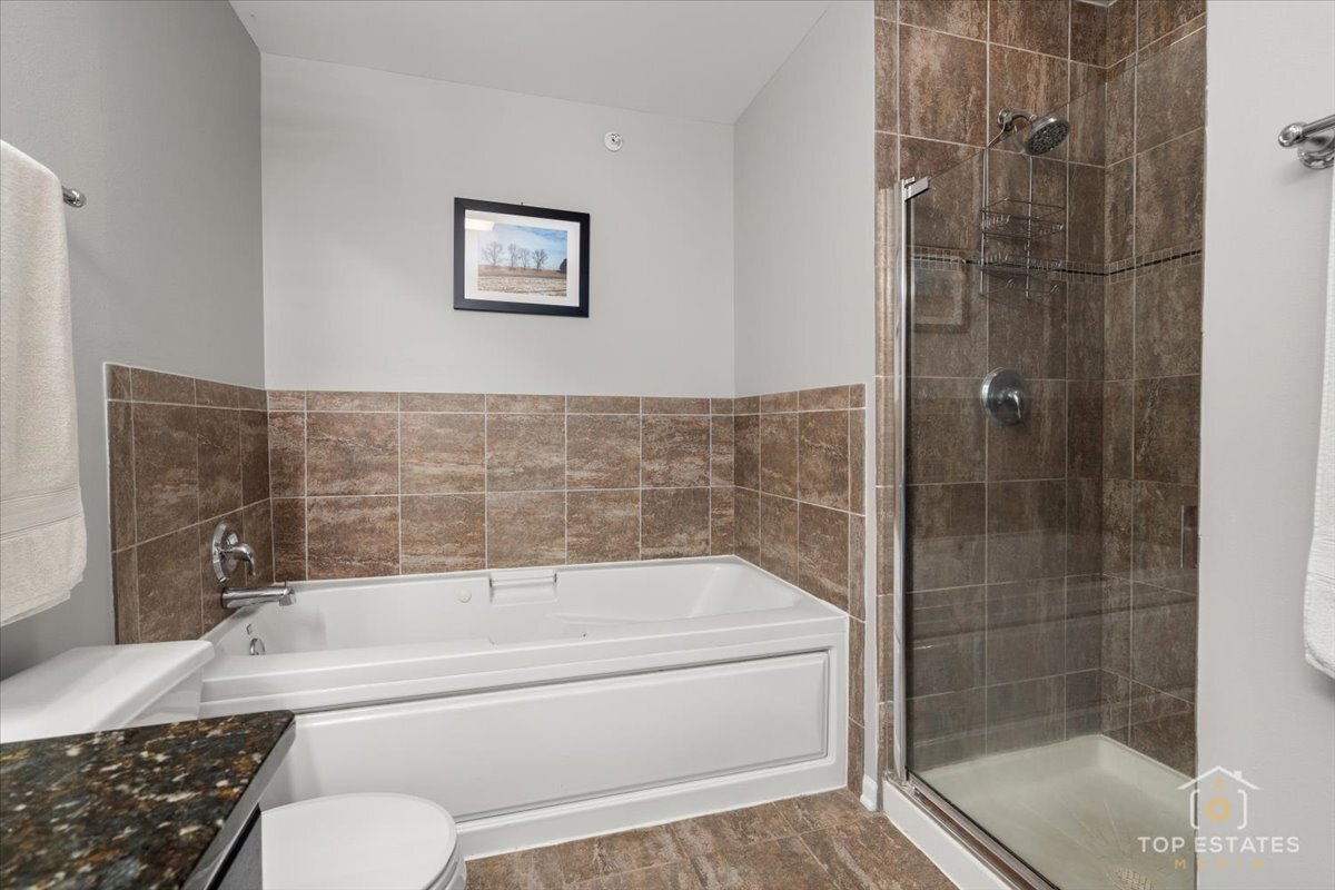 1651 PAULINE Circle #1651, Mundelein, IL 60060