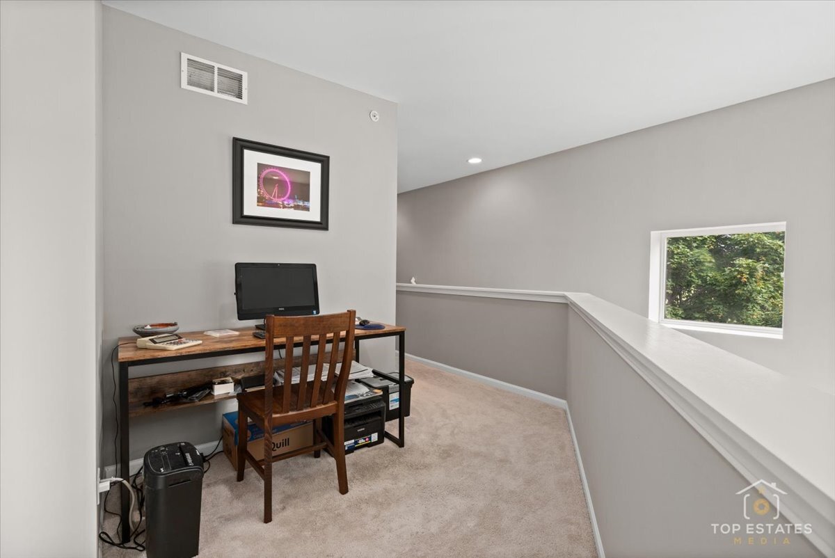 1651 PAULINE Circle #1651, Mundelein, IL 60060