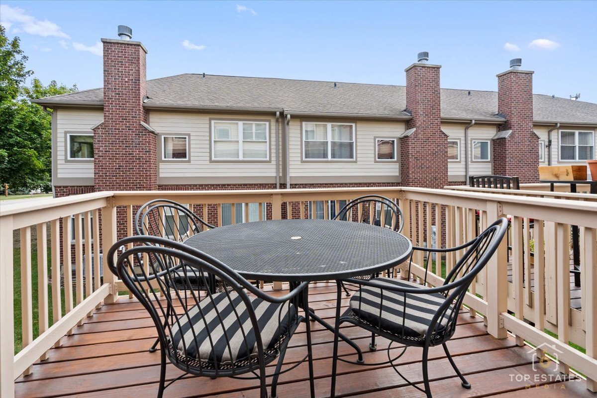 1651 PAULINE Circle #1651, Mundelein, IL 60060