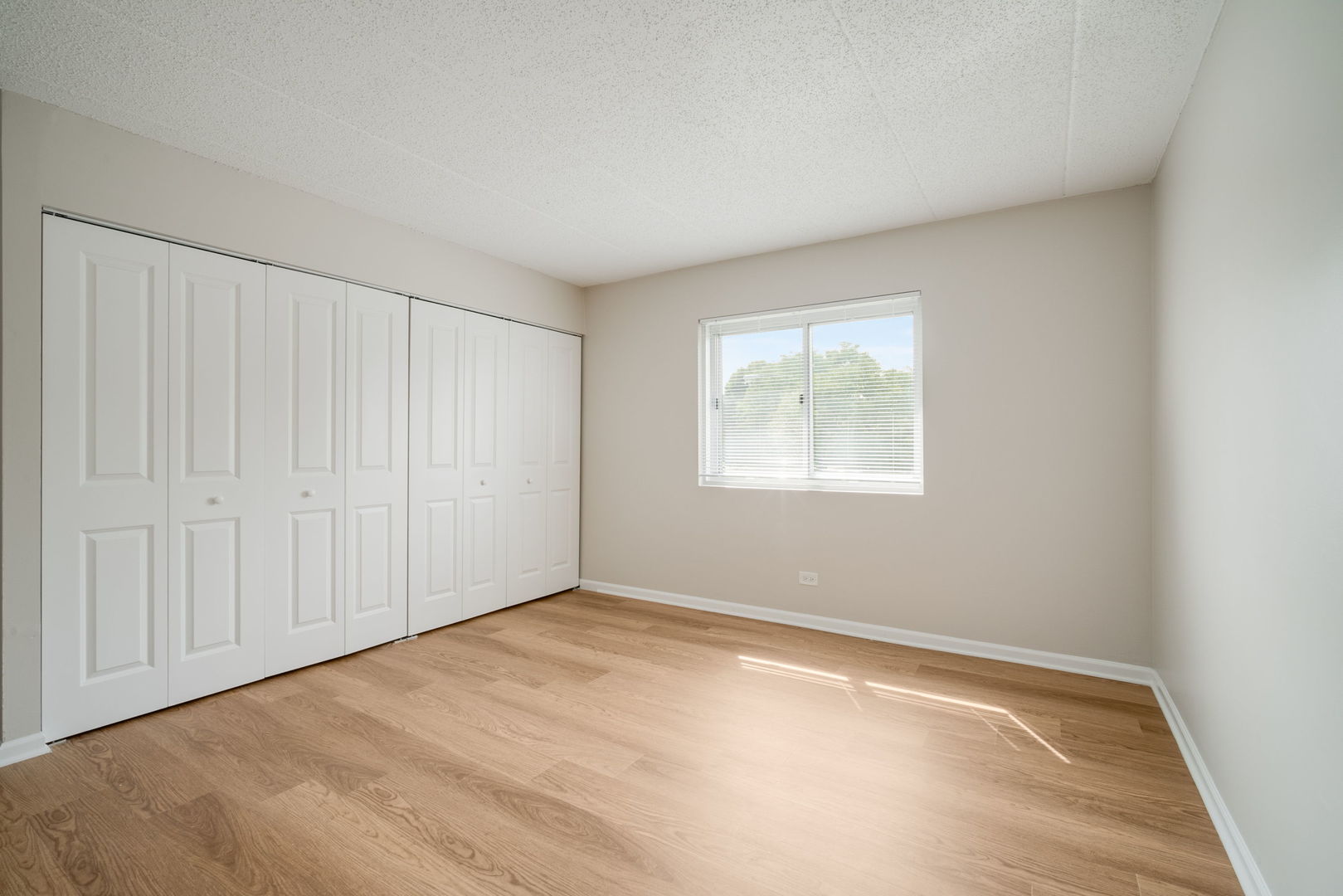 3856 S Parkway Drive #2A, Northbrook, IL 60062