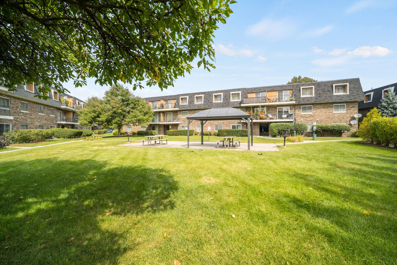 3856 S Parkway Drive #2A, Northbrook, IL 60062