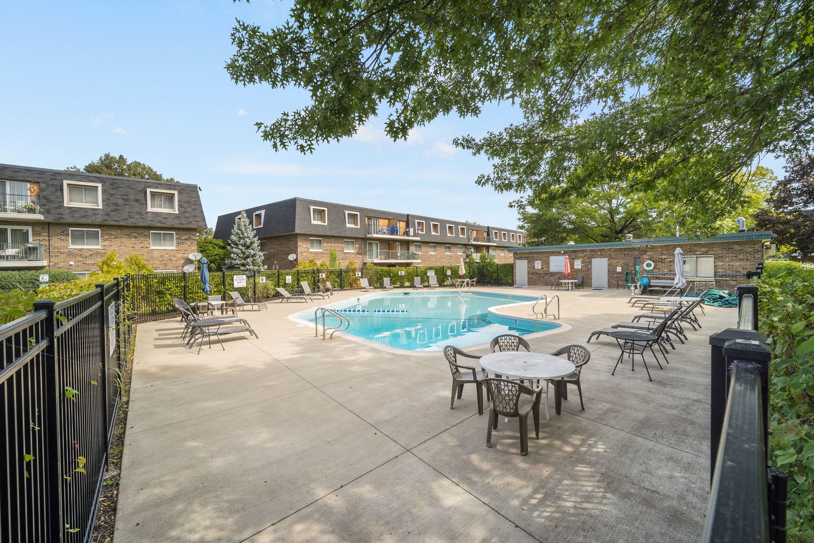 3856 S Parkway Drive #2A, Northbrook, IL 60062