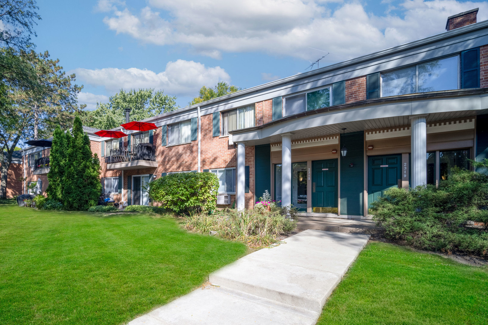 2315 S Goebbert Road #209, Arlington Heights, IL 60005