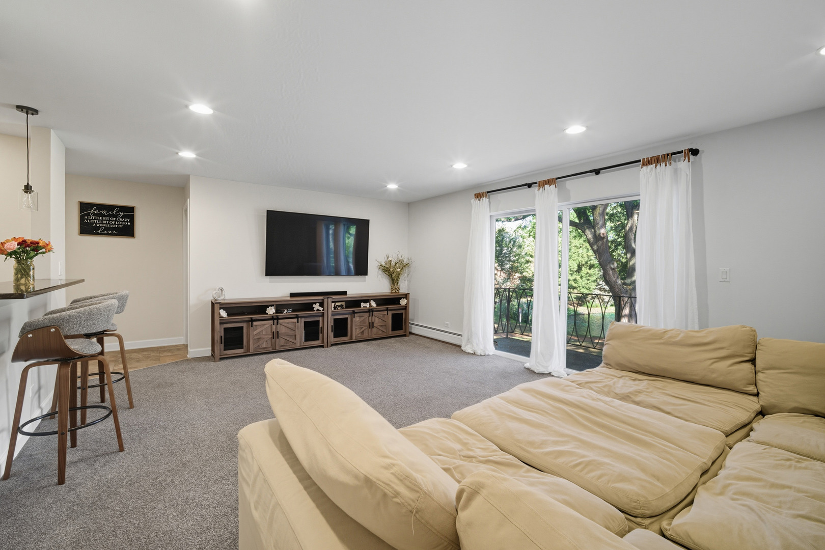 2315 S Goebbert Road #209, Arlington Heights, IL 60005