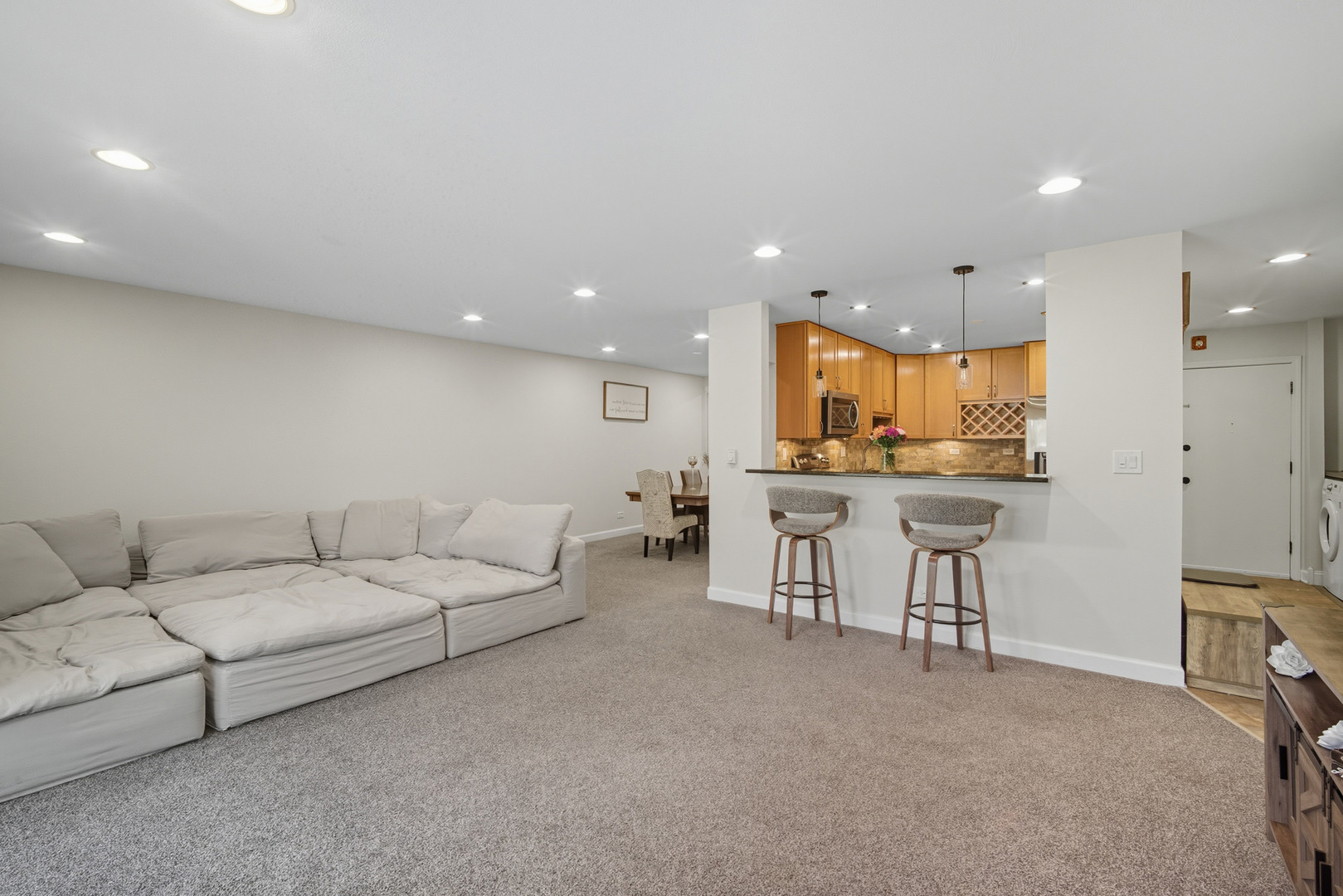 2315 S Goebbert Road #209, Arlington Heights, IL 60005