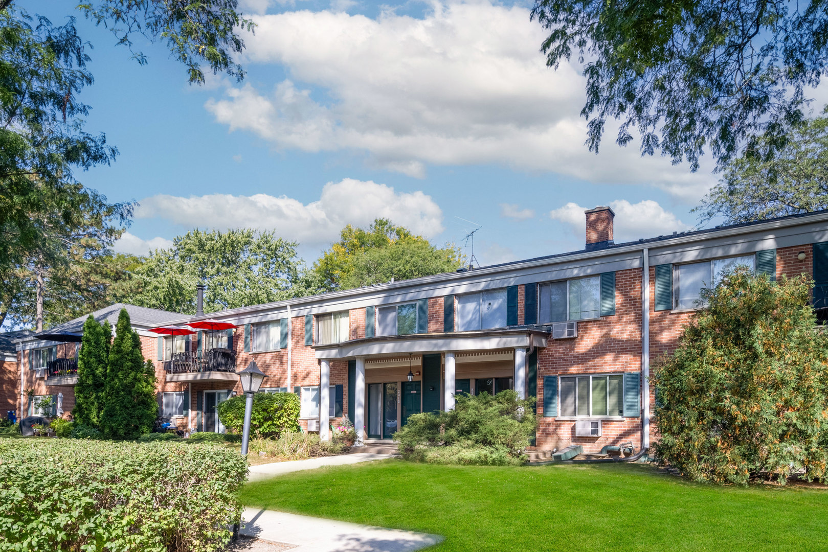 2315 S Goebbert Road #209, Arlington Heights, IL 60005