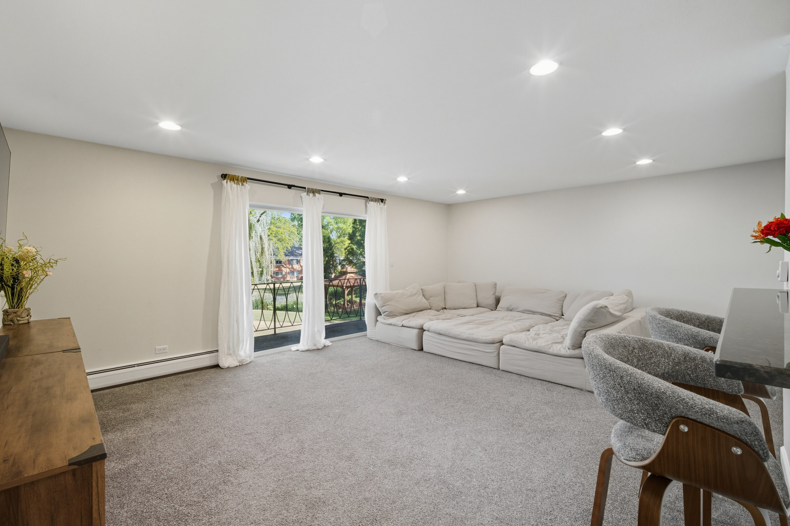 2315 S Goebbert Road #209, Arlington Heights, IL 60005