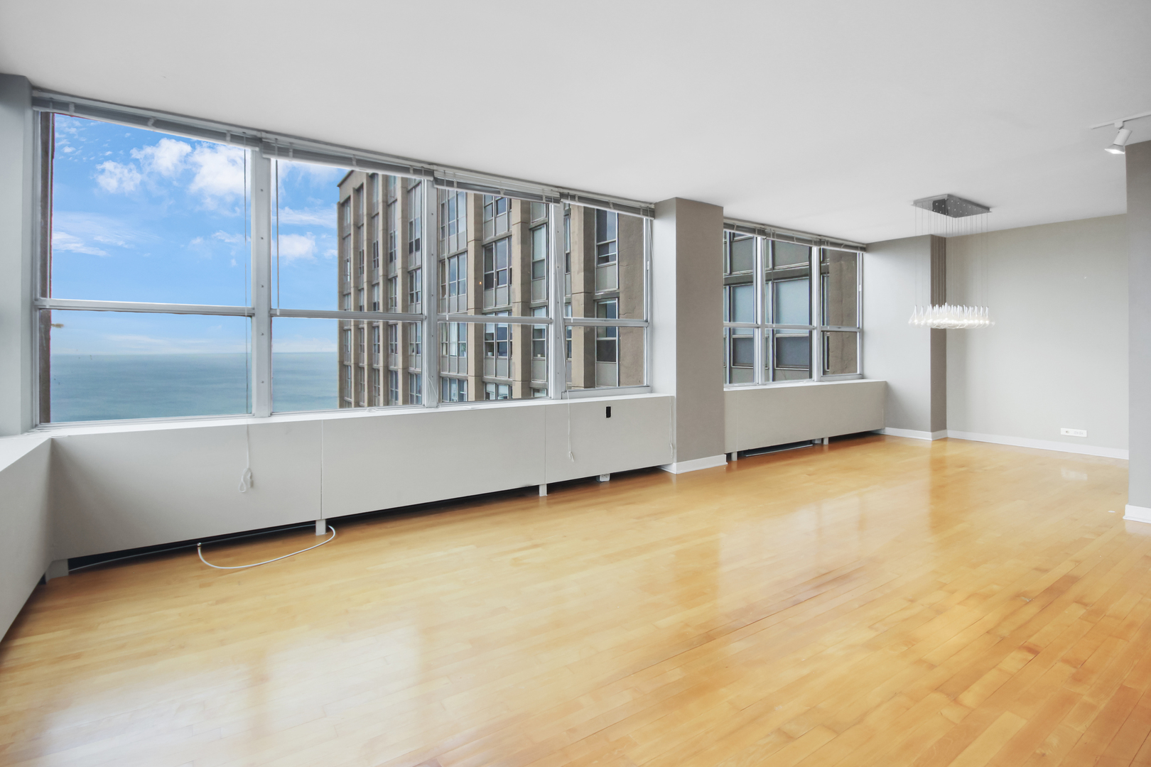 655 W Irving Park Road #5310, Chicago, IL 60613