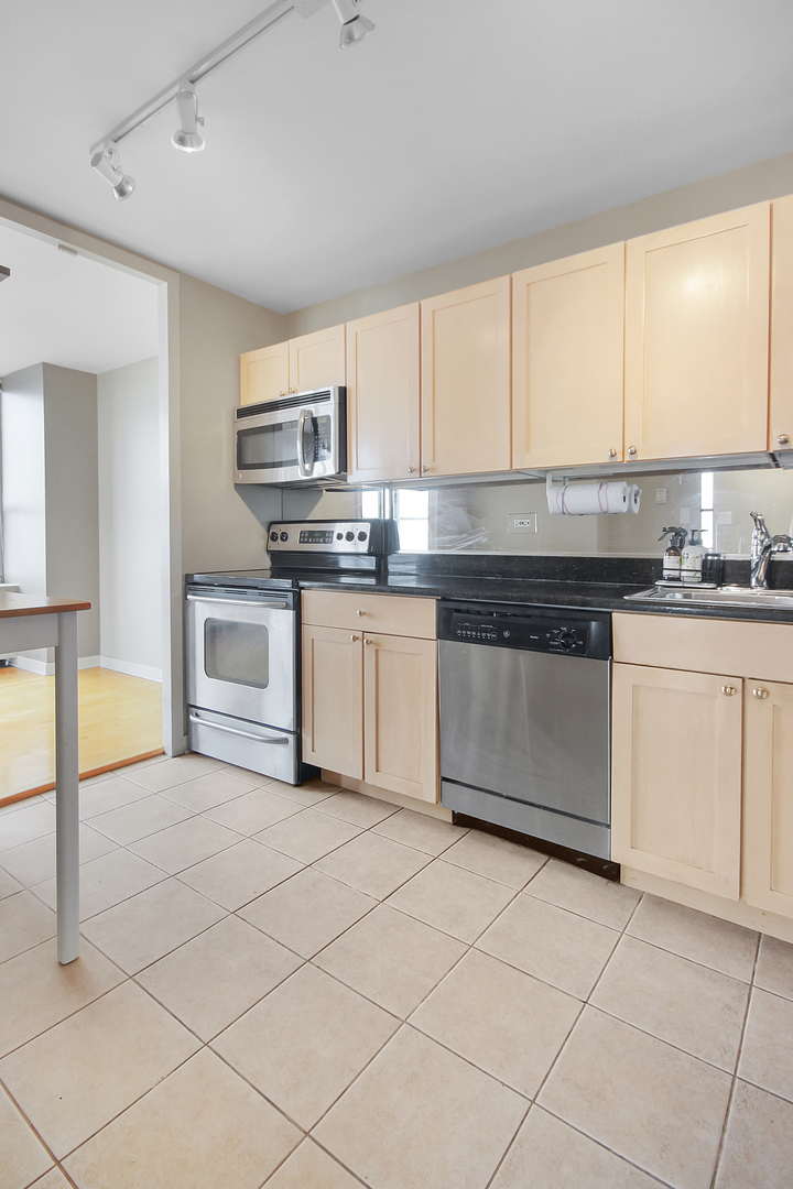 655 W Irving Park Road #5310, Chicago, IL 60613