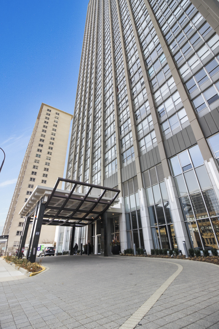 655 W Irving Park Road #5310, Chicago, IL 60613