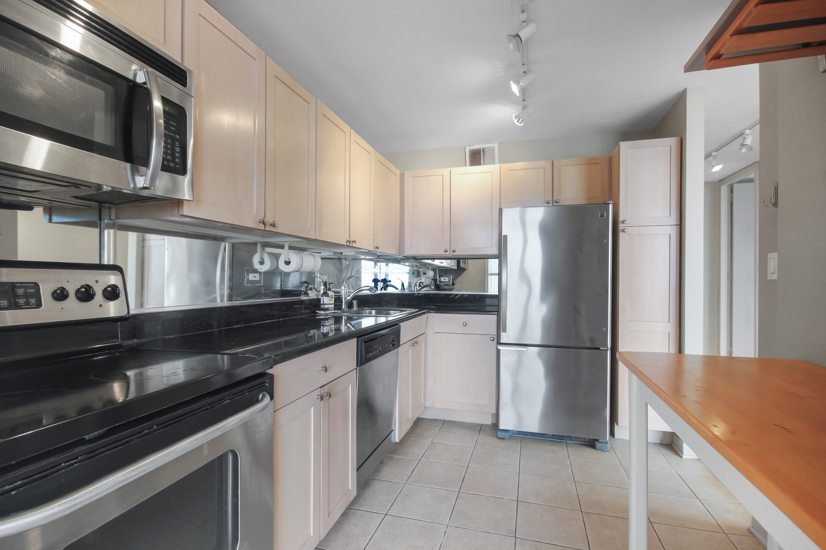 655 W Irving Park Road #5310, Chicago, IL 60613