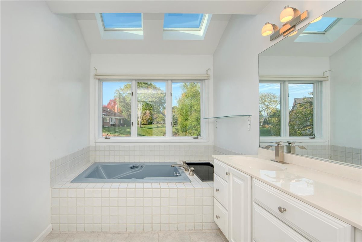 105 Craigie Lane, Inverness, IL 60067