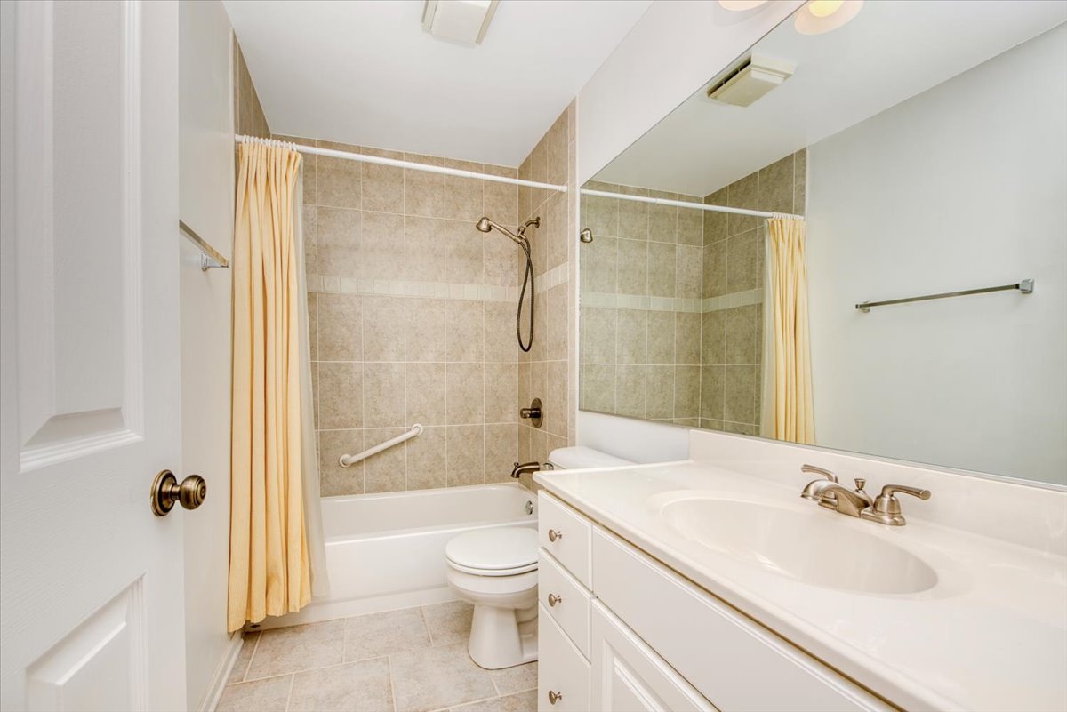 105 Craigie Lane, Inverness, IL 60067