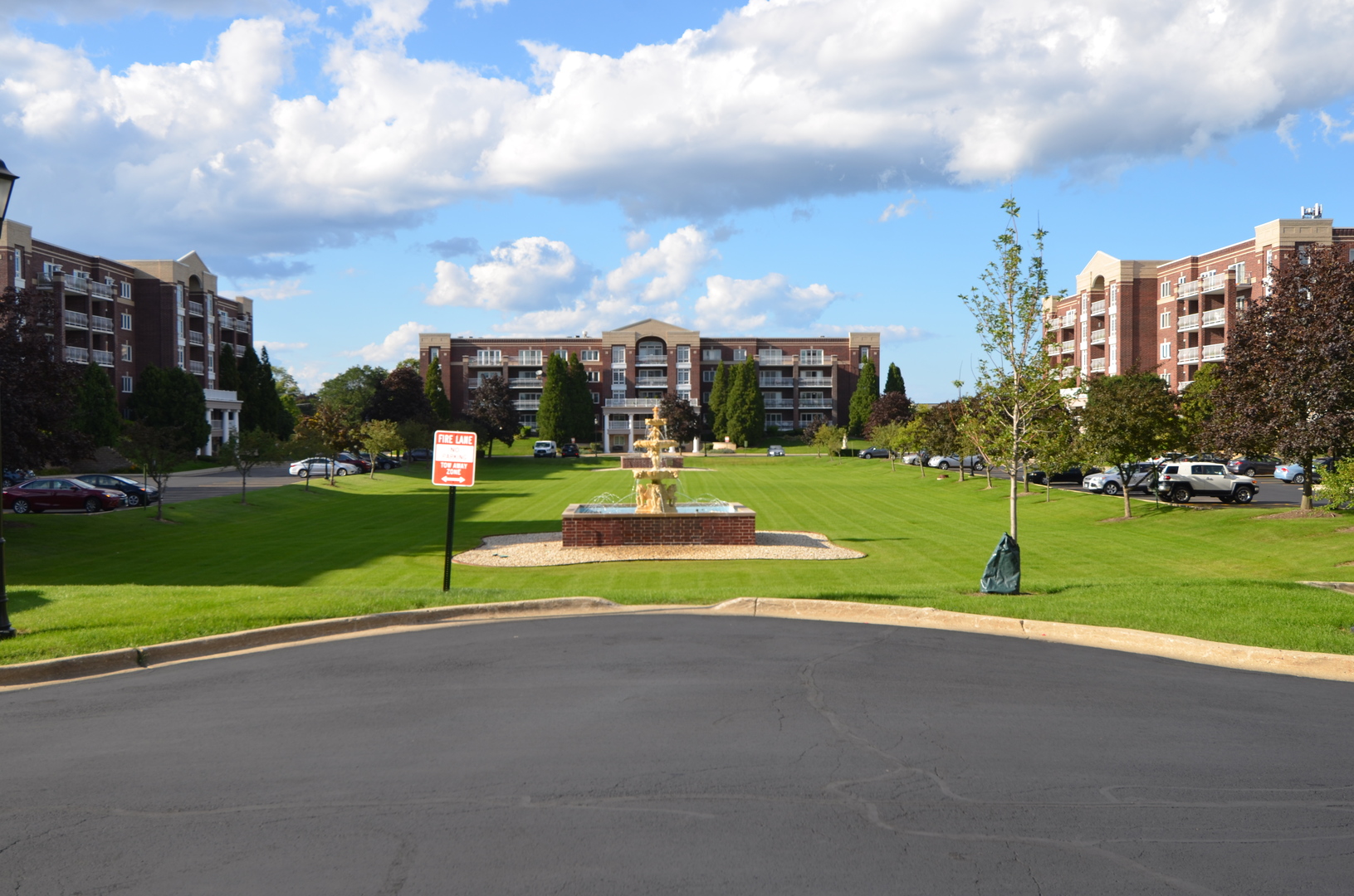 7061 W Touhy Avenue #307, Niles, IL 60714