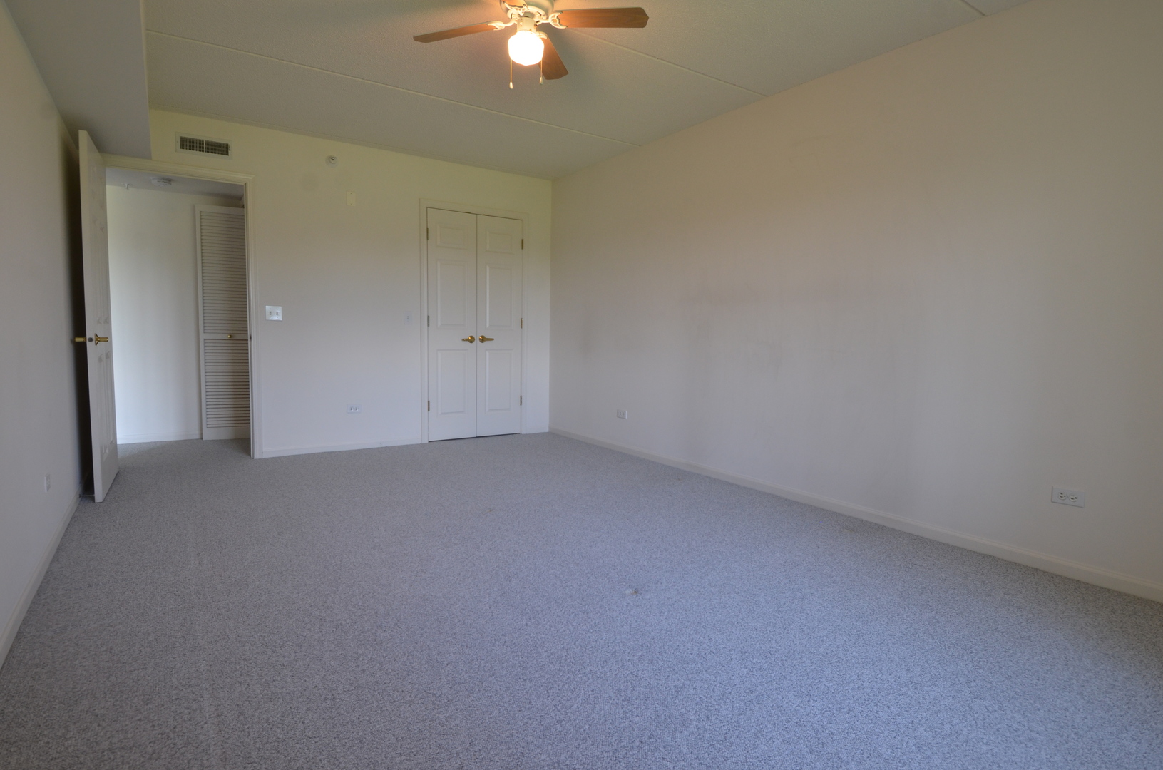 7061 W Touhy Avenue #307, Niles, IL 60714