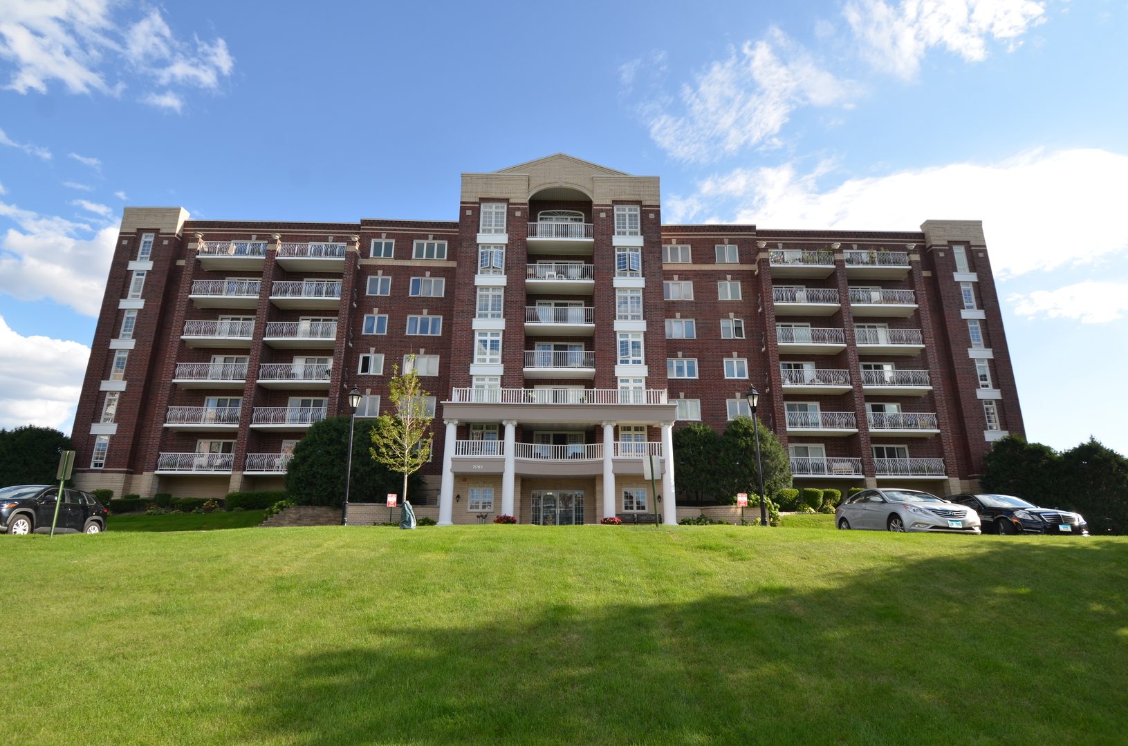 7061 W Touhy Avenue #307, Niles, IL 60714