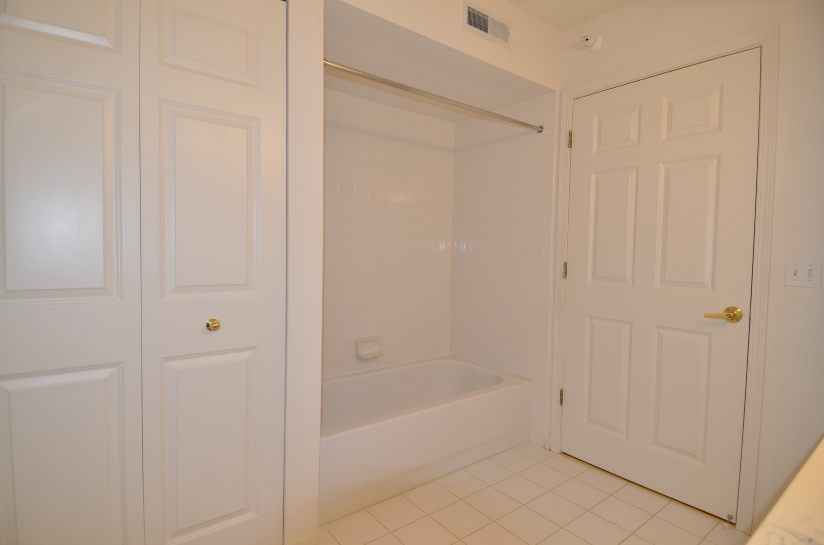7061 W Touhy Avenue #307, Niles, IL 60714