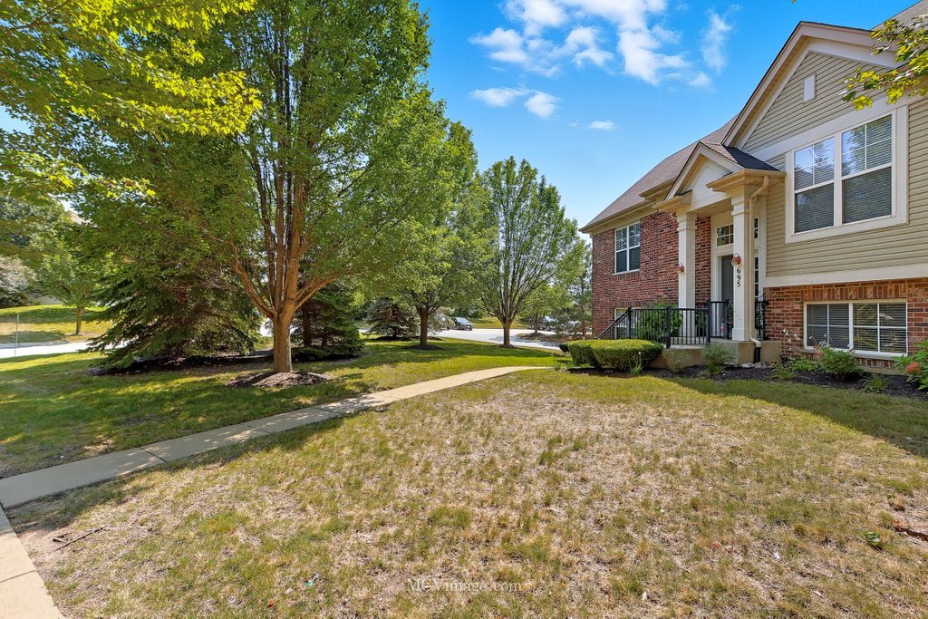 695 Station Boulevard, Aurora, IL 60504
