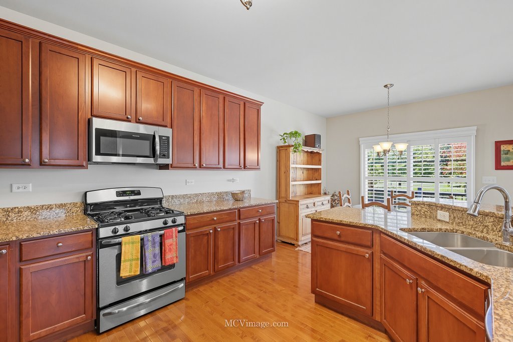 695 Station Boulevard, Aurora, IL 60504