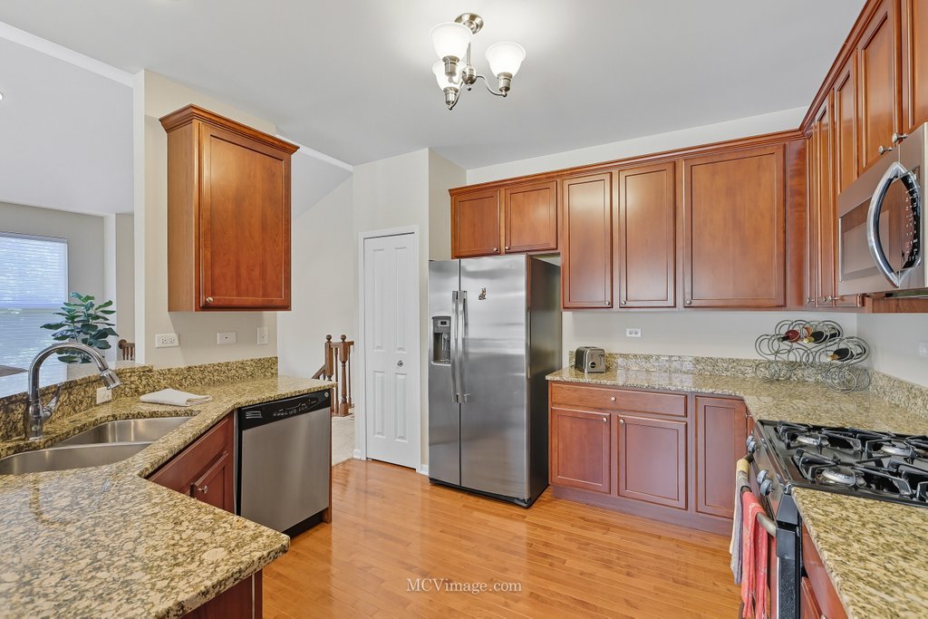 695 Station Boulevard, Aurora, IL 60504
