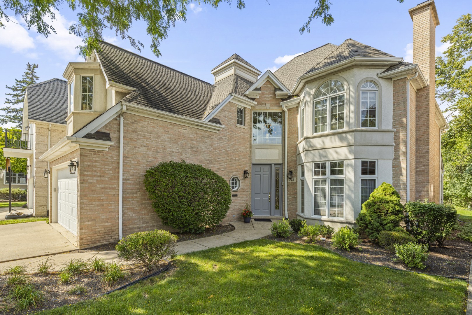 213 Pine Tree Lane, La Grange Park, IL 60526