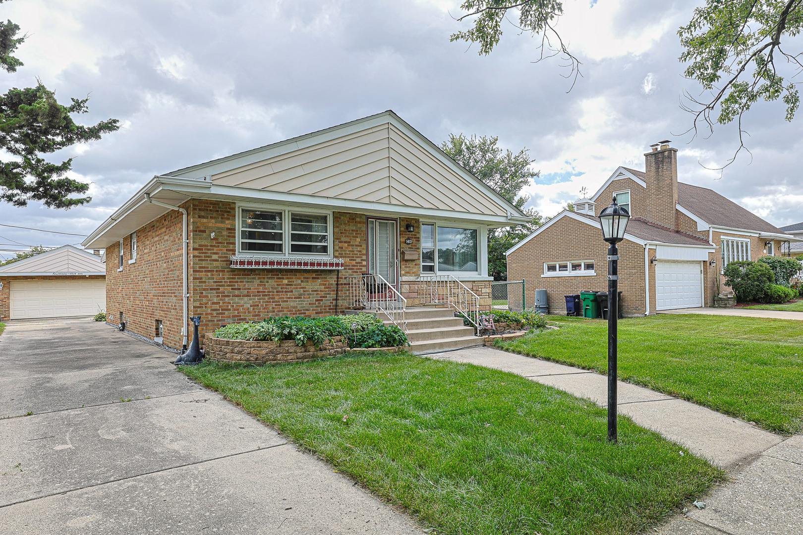 1413 Highridge Parkway, Westchester, IL 60154